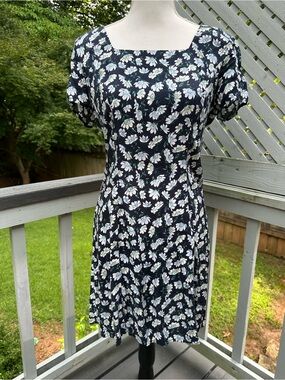 Vintage 90’s all that jazz daisy floral mini dress